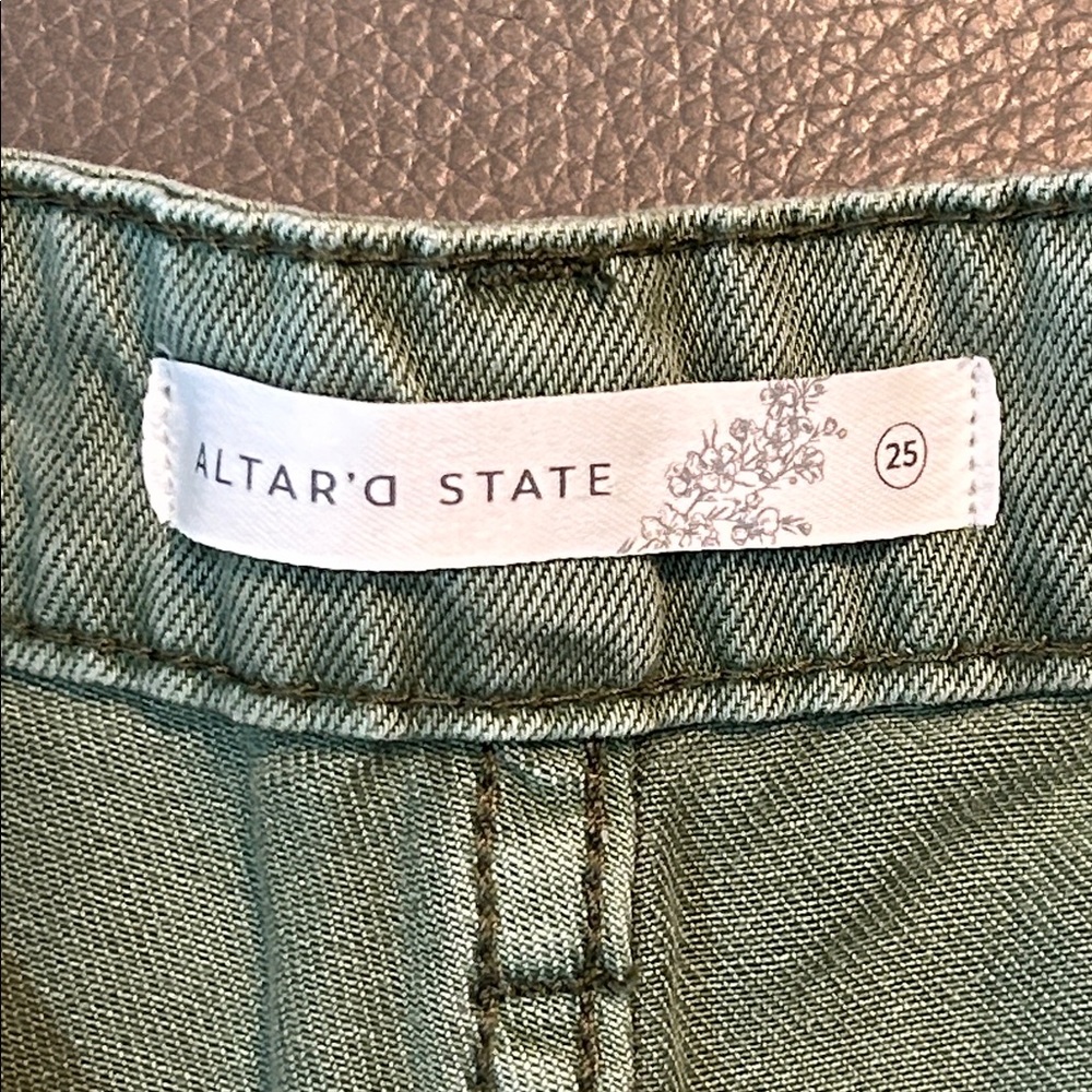 Altar’d State Green Frayed Hem Jeans, size 25”, NWT - Picture 6 of 7